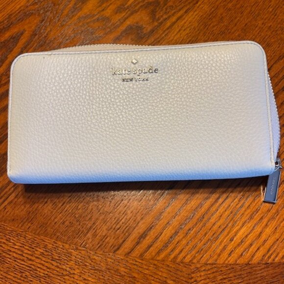 Kate Spade Pebble Grey Crossbody Purse with matching wallet - Picture 6 of 9